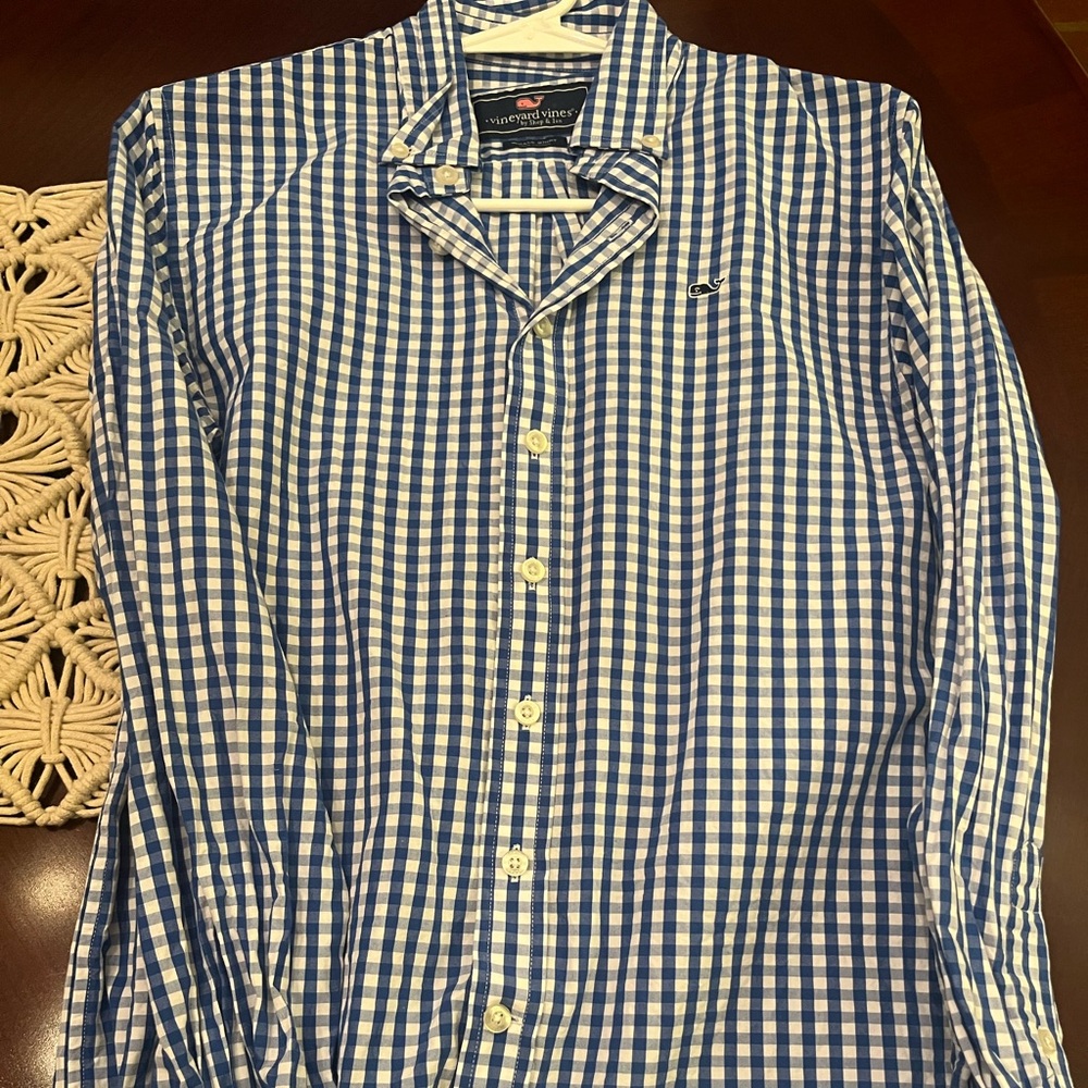 Vineyard vine long sleeve. Worn once smoke free home